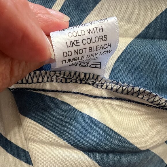 Wishing Waves Calf Length Pleated Dress in Blue and White with Tie On Belt - Med - Picture 7 of 15